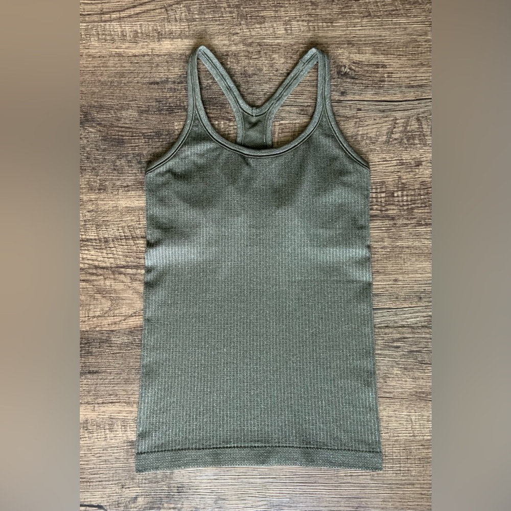 Lululemon ~ EBB TO STREET TANK ~ * SHINE *
Olive~Silver *SHINE* - Picture 1 of 12